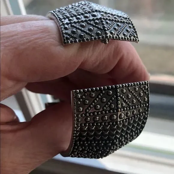 Silver tone texture design bracelet Sz 7.5 - Picture 3 of 10